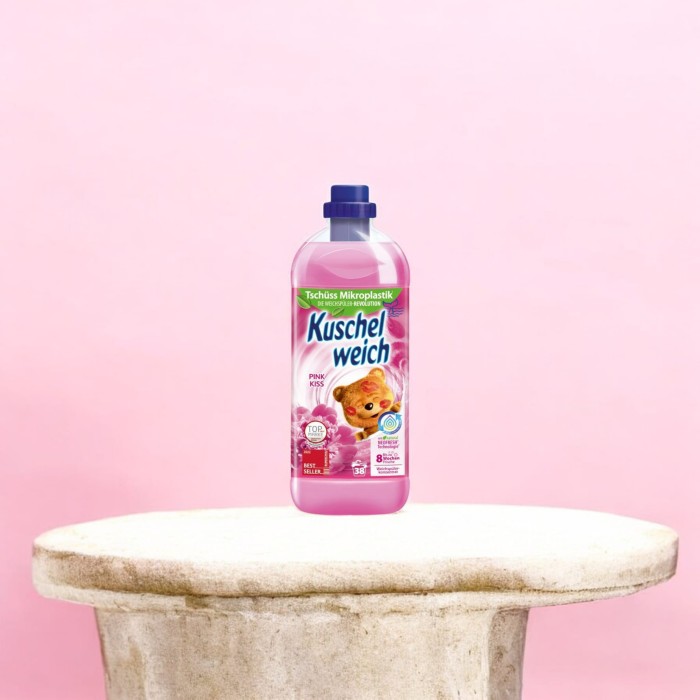 Kuschelweich | Pink Kiss | 1 L | Płyn zmiękczający | 38 prań | Subtelny, kobiecy zapach
