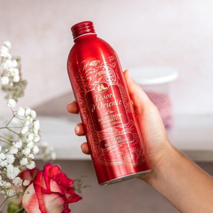 Tesori Fiore Del Dragone 500ml płyn do kąpieli, zmysłowy zapach smoczego kwiatu, nawilżający i relaksujący podczas kąpieli.