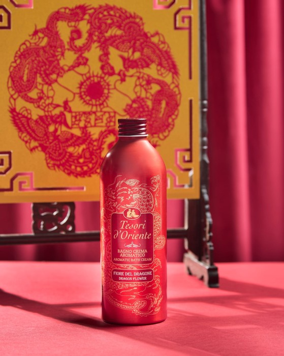 Tesori Fiore Del Dragone 500ml płyn do kąpieli, zmysłowy zapach smoczego kwiatu, nawilżający i relaksujący podczas kąpieli.
