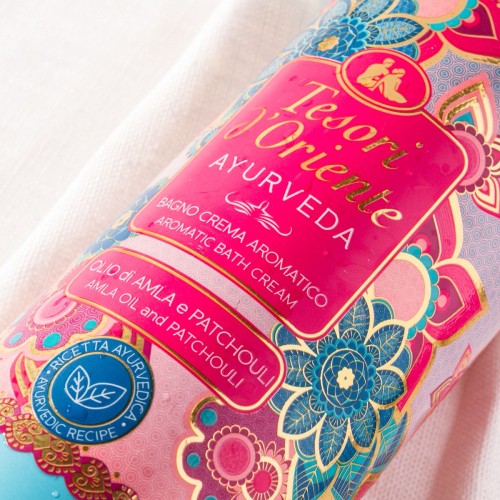 Tesori Ayurveda 500ml płyn do kąpieli, orientalny zapach, nawilżający i relaksujący, idealny do codziennej pielęgnacji skóry.