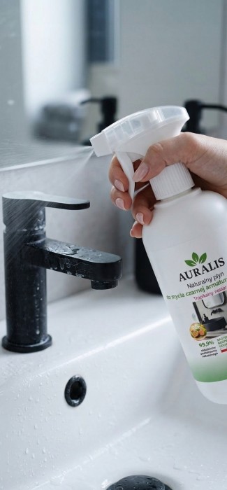 AURALIS środek do czarnej armatury i ceramiki Tropikalny nektar 500 ml podczas czyszczenia baterii łazienkowej – produkt do usuwania codziennych zabrudzeń i osadów.